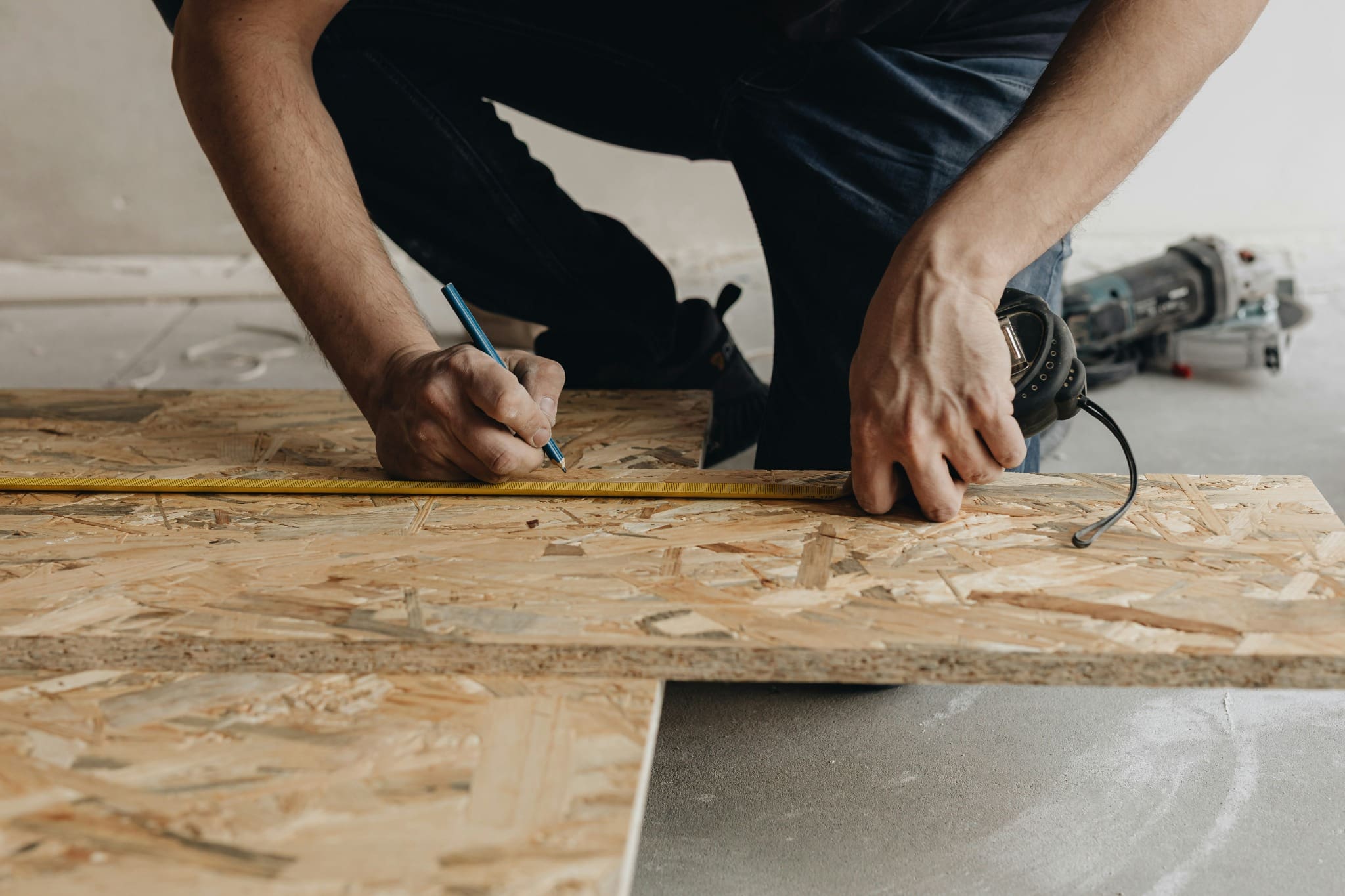 Capturing the meticulous process of measuring and cutting materials in a renovation project. A Dallas general contractor’s attention to detail ensures quality results.